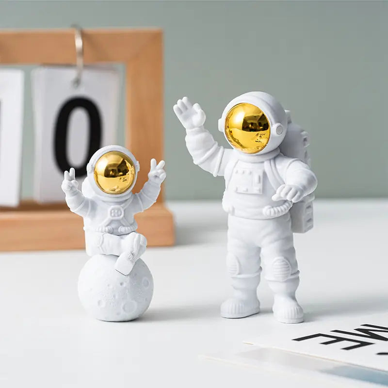 Astronaut and Moon Light Home Decor Set