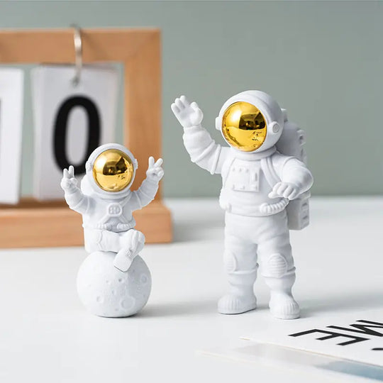 Astronaut and Moon Light Home Decor Set