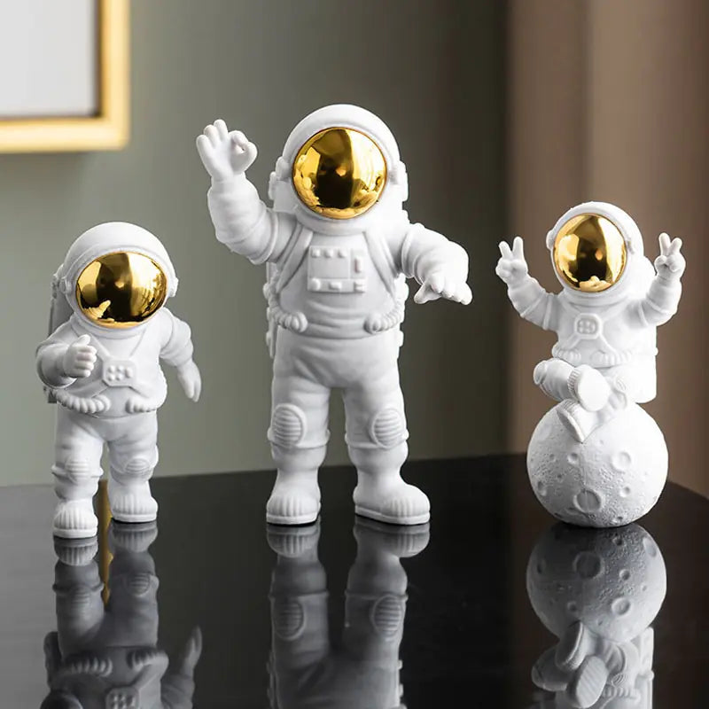 Astronaut and Moon Light Home Decor Set